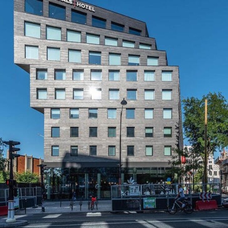 16 Avenue De La Porte Montmartre 75018 Paris Parking Hotel MAISON MONTMARTRE (Cubierto) en Paris